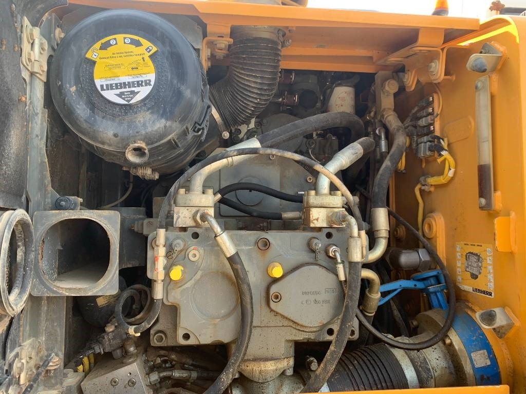 Crawler excavator Liebherr 926: picture 11