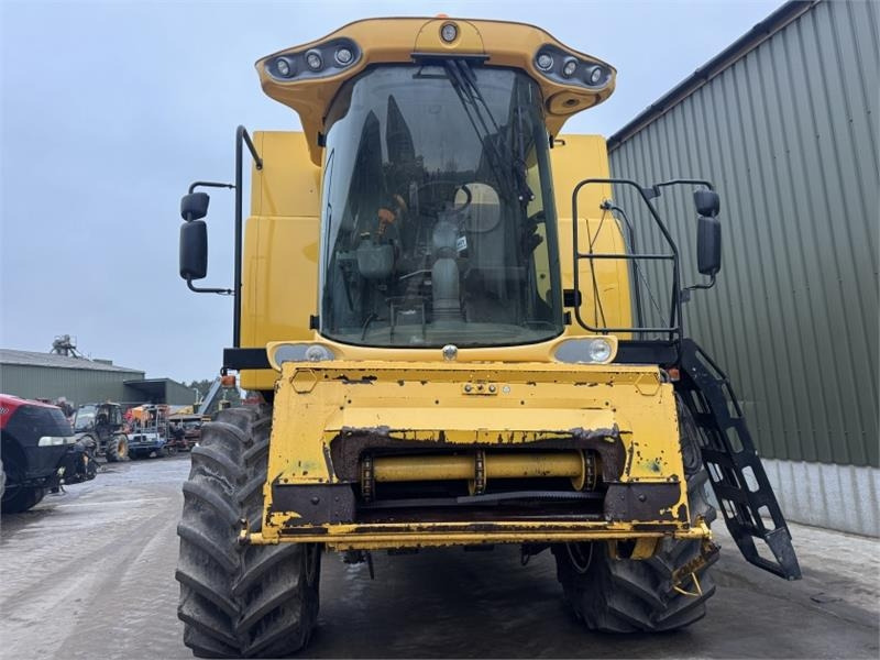 New Holland CSX 7060 c/w 20ft Header - Harvester attachment: picture 5 New Holland CSX 7060 c/w 20ft Header - Harvester attachment: picture 5
