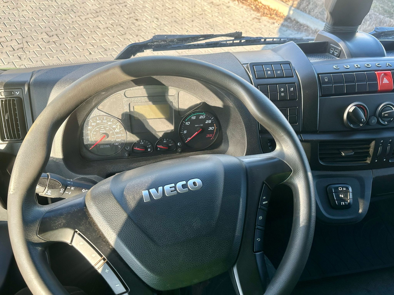 Refrigerator truck IVECO EUROCARGO 160-280 / CHŁODNIA / 6.1 M DŁUGOŚCI / 15 EUROPALET / AUTOMAT / SYPIALKA / NISKI PRZEBIEG / 16 TON DMC / CARRIER SPALINOWO - ELEKTRYCZNY / 2018 ROK: picture 20