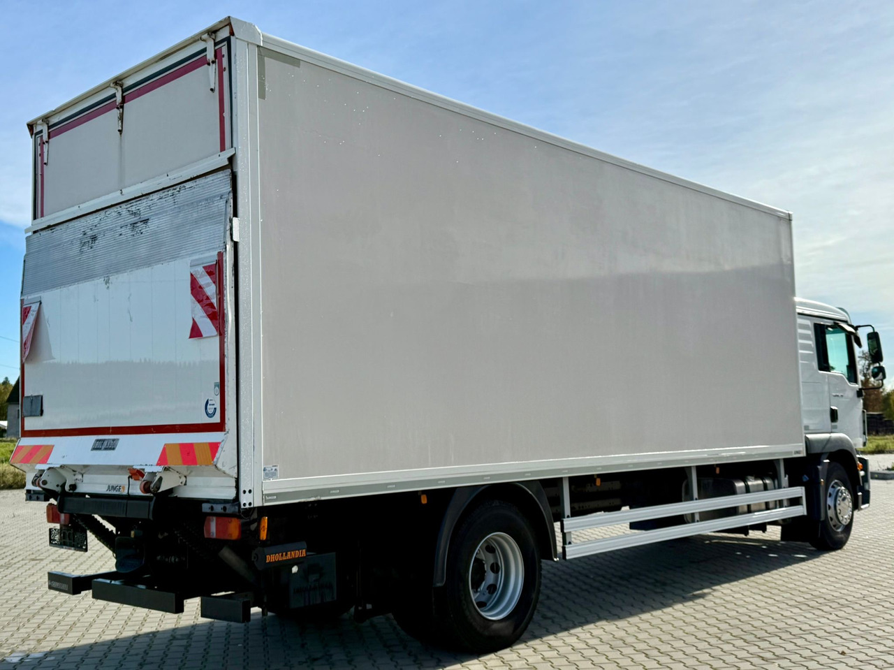 MAN TGM 18.290 / KONTENER / WINDA / 18 PALET / SYPIALKA / AUTOMAT / EURO 6 / 9 260 KG ŁADOWNOŚCI - Box truck: picture 5 MAN TGM 18.290 / KONTENER / WINDA / 18 PALET / SYPIALKA / AUTOMAT / EURO 6 / 9 260 KG ŁADOWNOŚCI - Box truck: picture 5