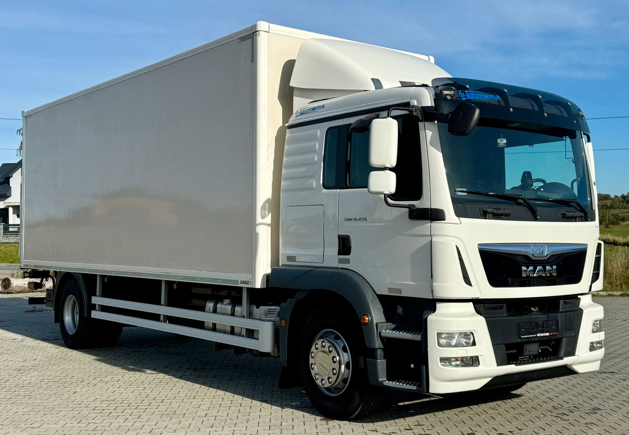 MAN TGM 18.290 / KONTENER / WINDA / 18 PALET / SYPIALKA / AUTOMAT / EURO 6 / 9 260 KG ŁADOWNOŚCI - Box truck: picture 1 MAN TGM 18.290 / KONTENER / WINDA / 18 PALET / SYPIALKA / AUTOMAT / EURO 6 / 9 260 KG ŁADOWNOŚCI - Box truck: picture 1