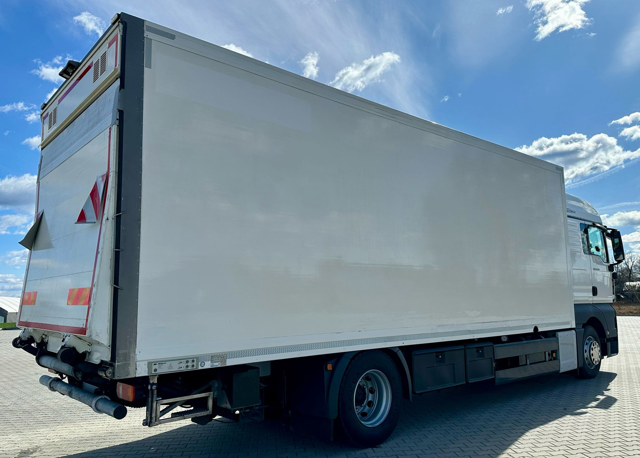 MAN TGX 18.360 / CHŁODNIA / WINDA / AUTOMAT / 19 EUROPALET / THERMO KING / SYPIALKA / SPROWADZONY - Refrigerator truck: picture 4 MAN TGX 18.360 / CHŁODNIA / WINDA / AUTOMAT / 19 EUROPALET / THERMO KING / SYPIALKA / SPROWADZONY - Refrigerator truck: picture 4