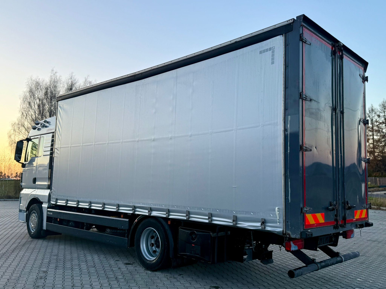 MAN TGX 18.400 / FIRANKA / KONTENER / NISKI PRZEBIEG / EURO 6 / AUTOMAT / SYPIALKA / 2016 ROK - Curtain side truck: picture 5 MAN TGX 18.400 / FIRANKA / KONTENER / NISKI PRZEBIEG / EURO 6 / AUTOMAT / SYPIALKA / 2016 ROK - Curtain side truck: picture 5