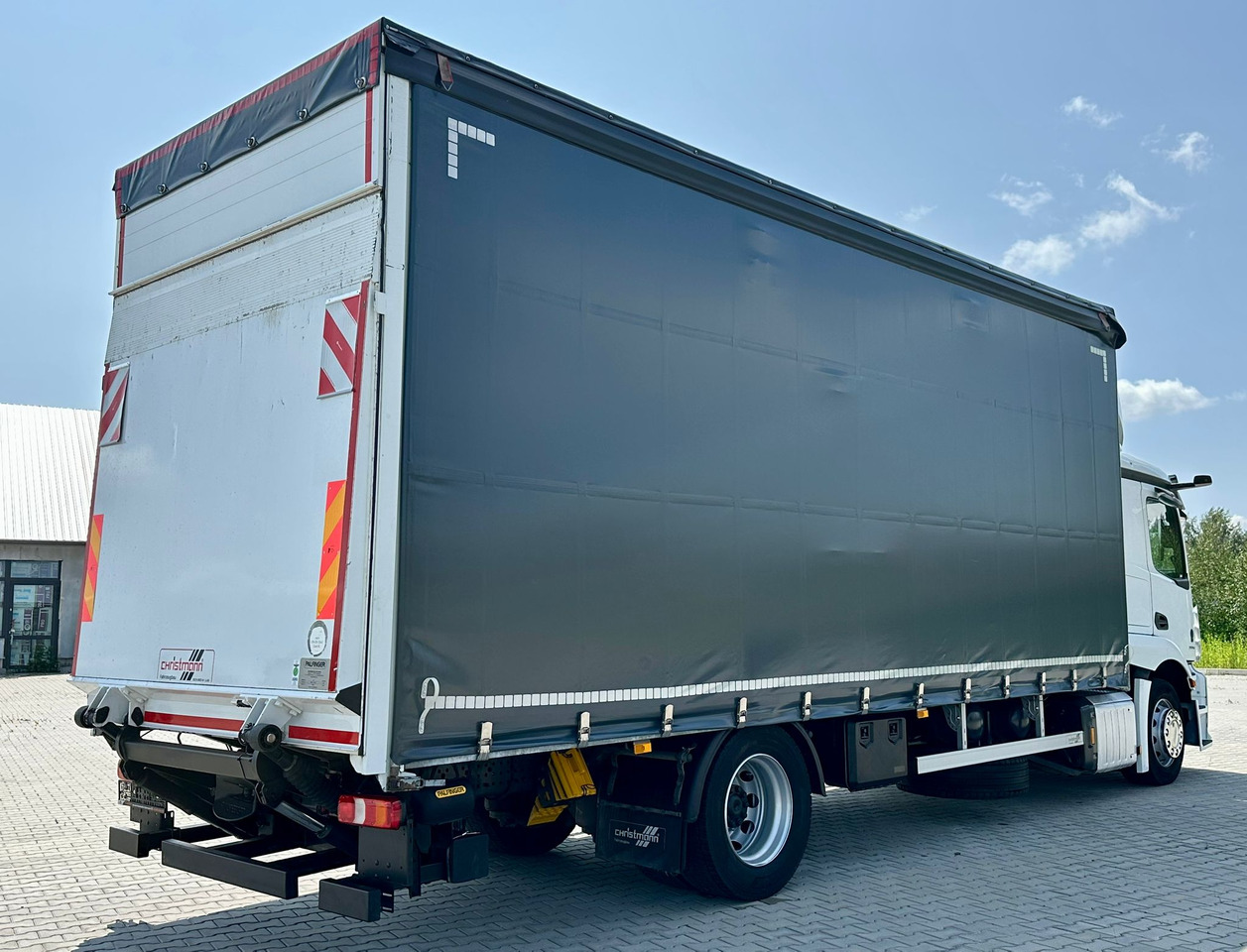 MERCEDES-BENZ ACTROS 1833 / FIRANKA / WINDA / 18 PALET / AUTOMAT / 310 TYS KM / DUŻY SILNIK / 2020 ROK / SYPIALKA - Curtain side truck: picture 3 MERCEDES-BENZ ACTROS 1833 / FIRANKA / WINDA / 18 PALET / AUTOMAT / 310 TYS KM / DUŻY SILNIK / 2020 ROK / SYPIALKA - Curtain side truck: picture 3