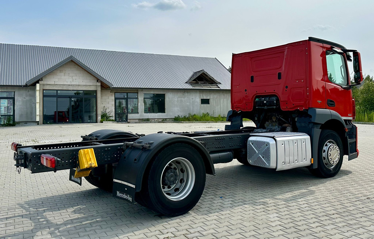 MERCEDES-BENZ ANTOS 1827 / DO ZABUDOWY / ROZSTAW OSI 3.8 M / EURO 6 / WYWROTKA / BECZKA / UTRZYMANIE DRÓG / HAKOWIEC / Z NIEMIEC - Cab chassis truck: picture 4 MERCEDES-BENZ ANTOS 1827 / DO ZABUDOWY / ROZSTAW OSI 3.8 M / EURO 6 / WYWROTKA / BECZKA / UTRZYMANIE DRÓG / HAKOWIEC / Z NIEMIEC - Cab chassis truck: picture 4
