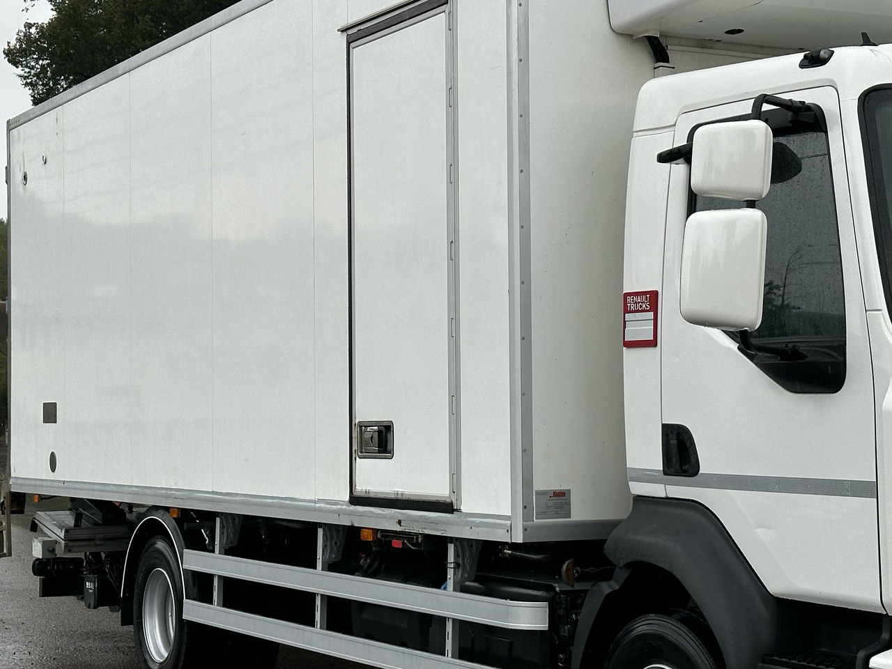 Refrigerator truck RENAULT D 14 / 240 / CHŁODNIA / WINDA / 16 EUROPALET / 6.7 M DŁUGOŚCI / BI-TEMPERATURA / CARRIER SUPRA 850: picture 16