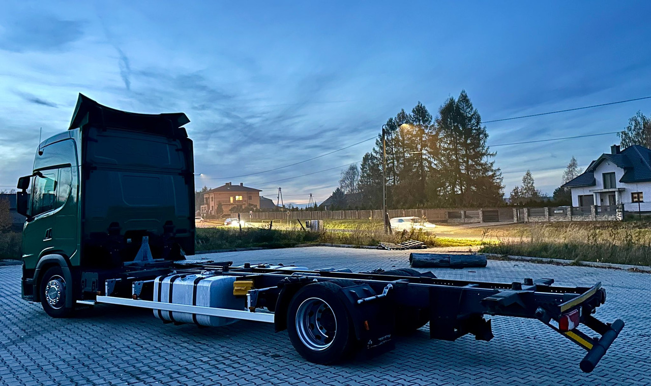 SCANIA G450 / RAMA DO ZABUDOWY / ROZSTAW 5.75 / AUTOMAT / SYPIALKA - Cab chassis truck: picture 3 SCANIA G450 / RAMA DO ZABUDOWY / ROZSTAW 5.75 / AUTOMAT / SYPIALKA - Cab chassis truck: picture 3