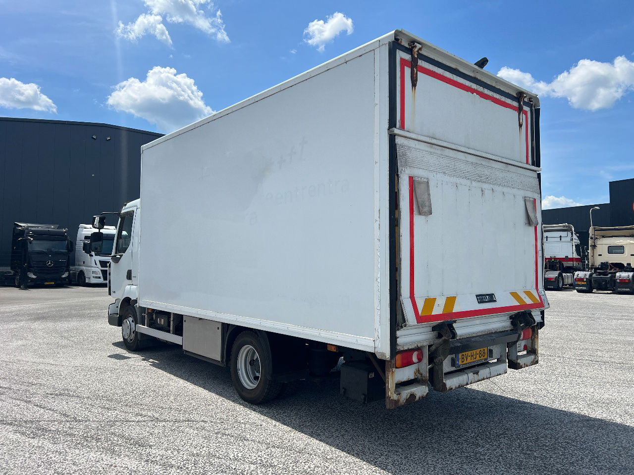 Renault Midliner 160 Manual - Box truck: picture 4 Renault Midliner 160 Manual - Box truck: picture 4