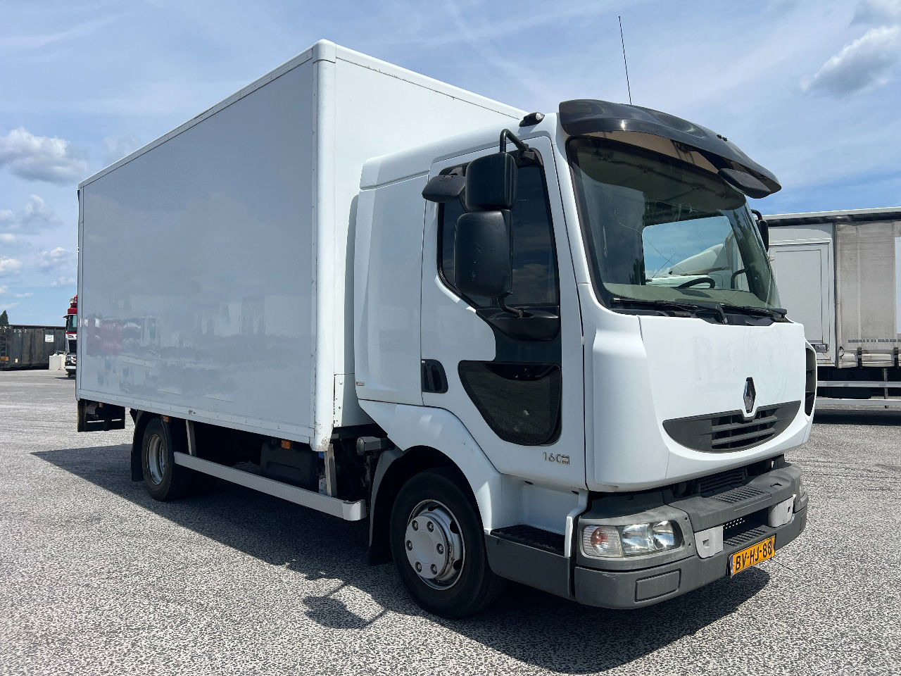 Renault Midliner 160 Manual - Box truck: picture 2 Renault Midliner 160 Manual - Box truck: picture 2