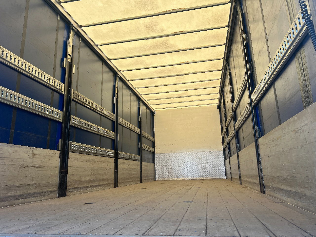 Volvo FM 9.300 Bordwanden, Euro 5 - Curtain side truck: picture 5 Volvo FM 9.300 Bordwanden, Euro 5 - Curtain side truck: picture 5