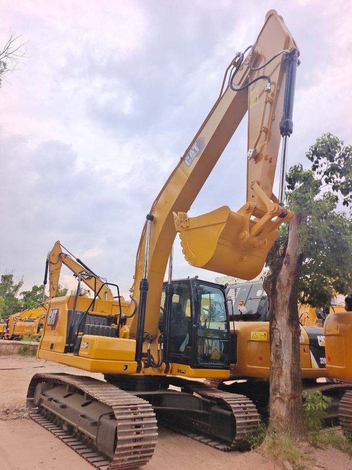 Crawler excavator CAT 320 GC: picture 1