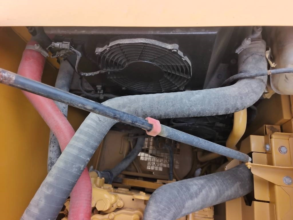 Crawler excavator CAT 320GC: picture 25