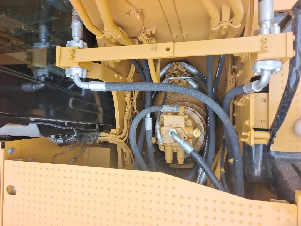 Crawler excavator CAT 320GC: picture 21