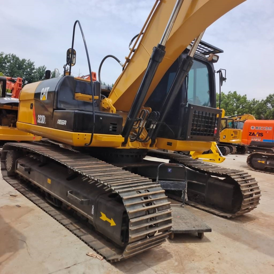 CAT 323 D - Crawler excavator: picture 2 CAT 323 D - Crawler excavator: picture 2