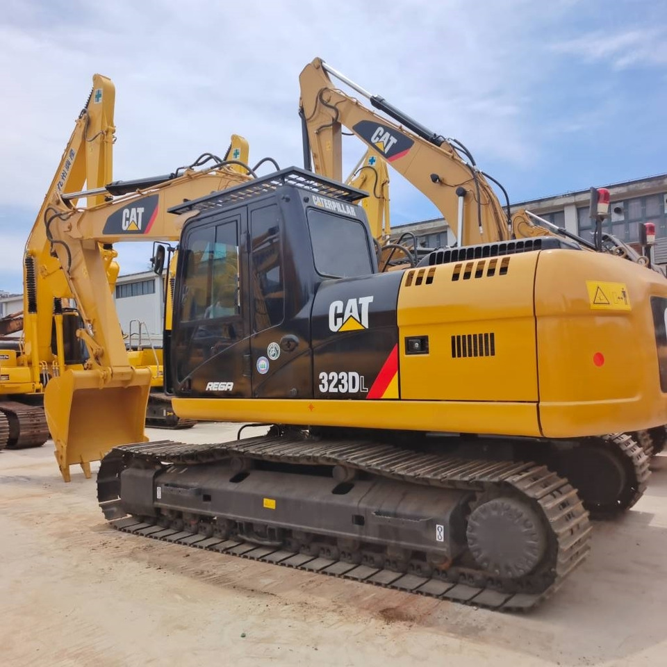 CAT 323 D - Crawler excavator: picture 3 CAT 323 D - Crawler excavator: picture 3