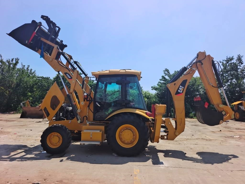 CAT 420F Brand new machine - Backhoe loader: picture 3 CAT 420F Brand new machine - Backhoe loader: picture 3