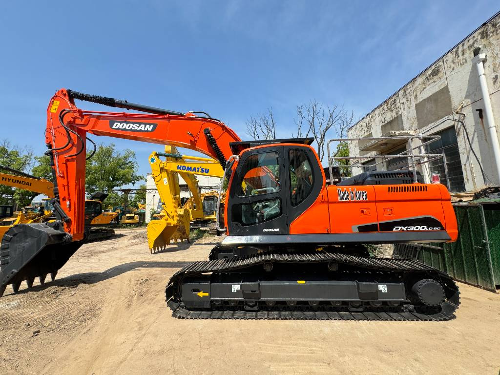 Doosan DX 300 LC - Crawler excavator: picture 1 Doosan DX 300 LC - Crawler excavator: picture 1