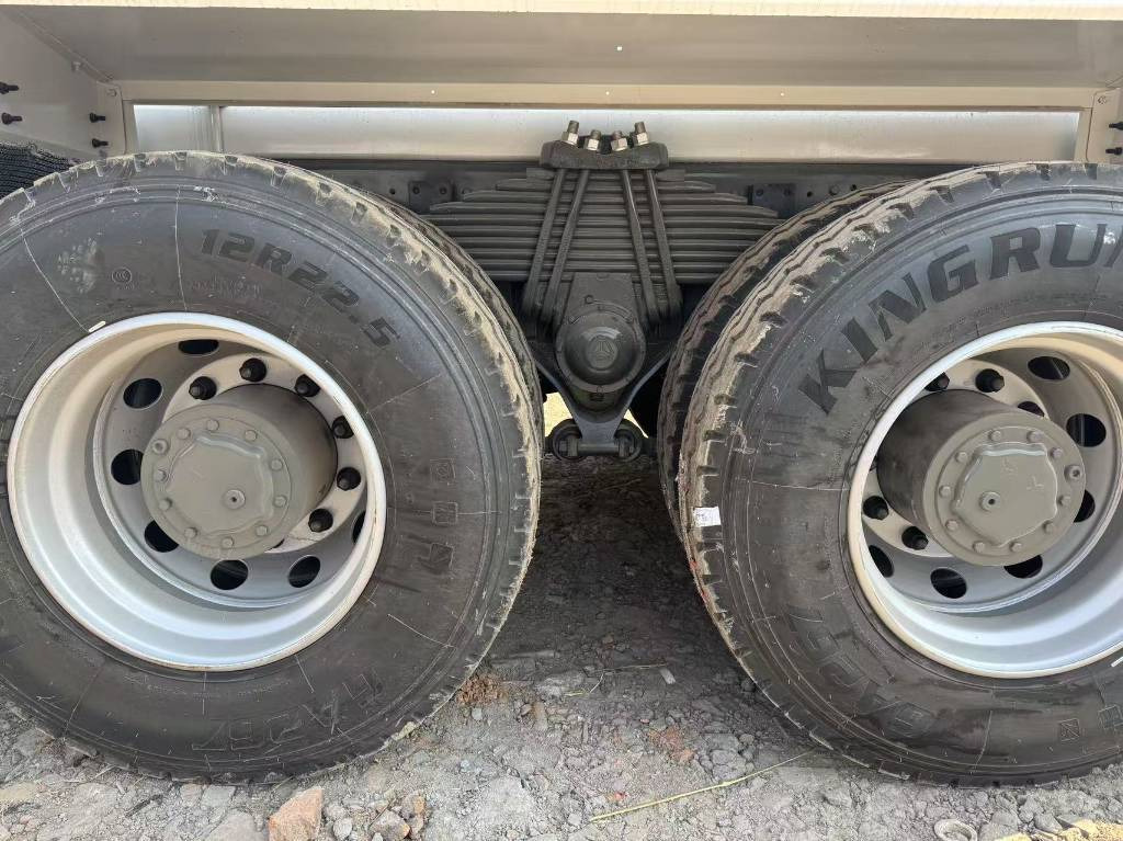 Howo 100% New and used - Tanker truck: picture 5 Howo 100% New and used - Tanker truck: picture 5
