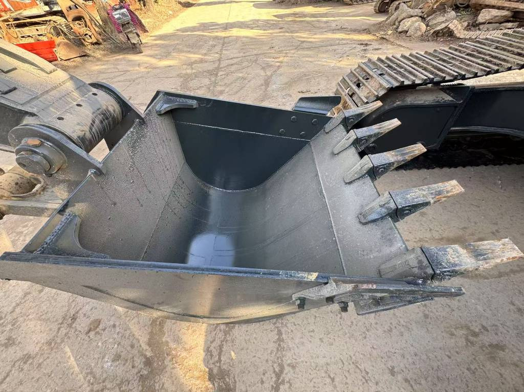 Crawler excavator Hyundai 220lc: picture 24
