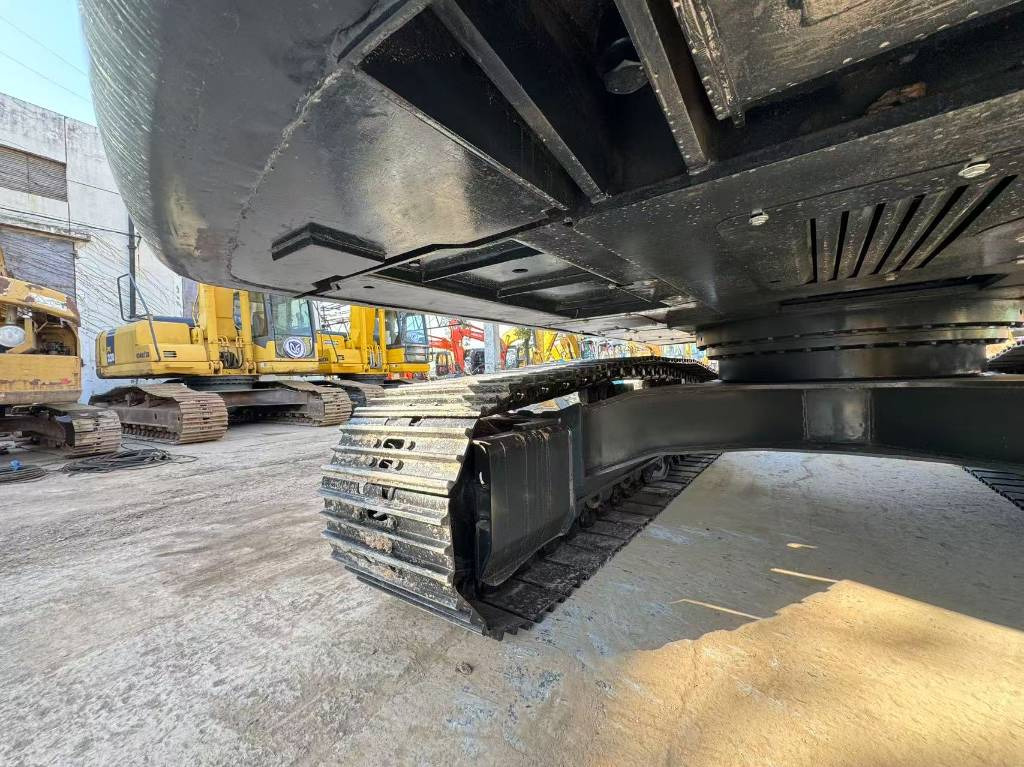 Crawler excavator Hyundai 220lc: picture 22