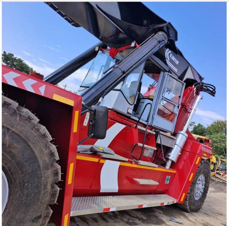 Kalmar DRF 450 - Reach stacker: picture 5 Kalmar DRF 450 - Reach stacker: picture 5
