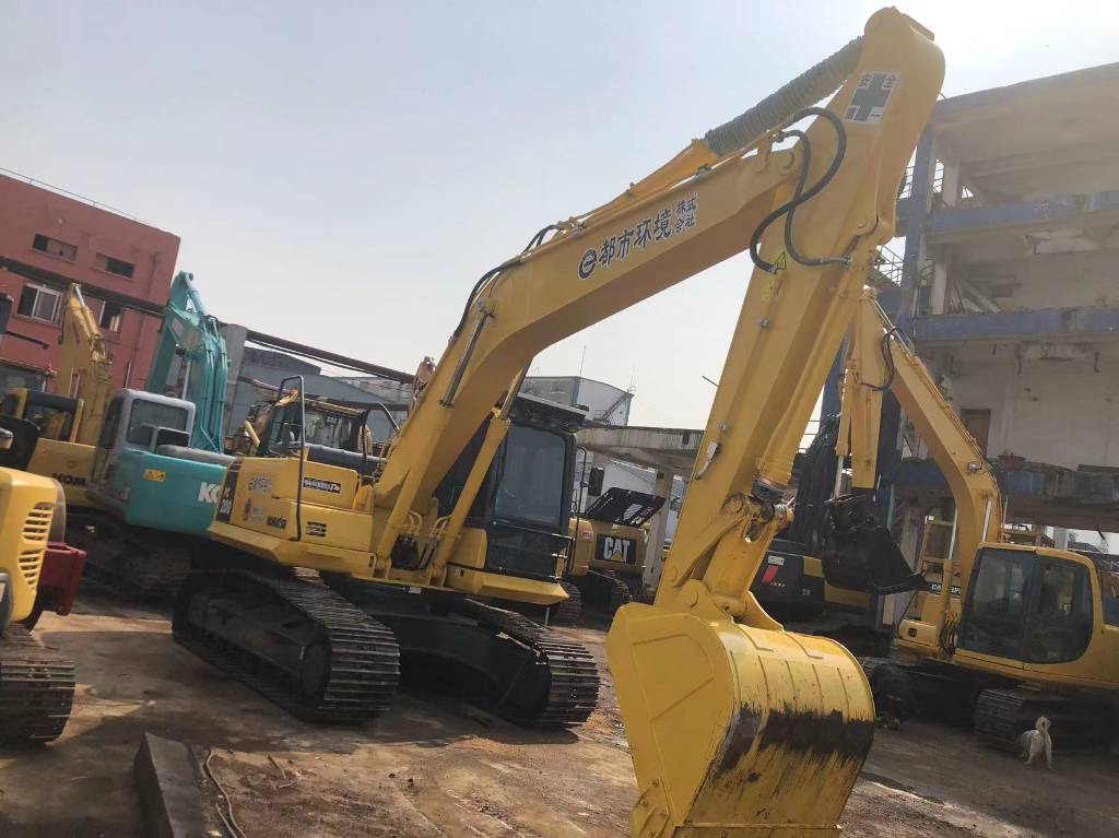 Crawler excavator Komatsu PC 220-8: picture 15