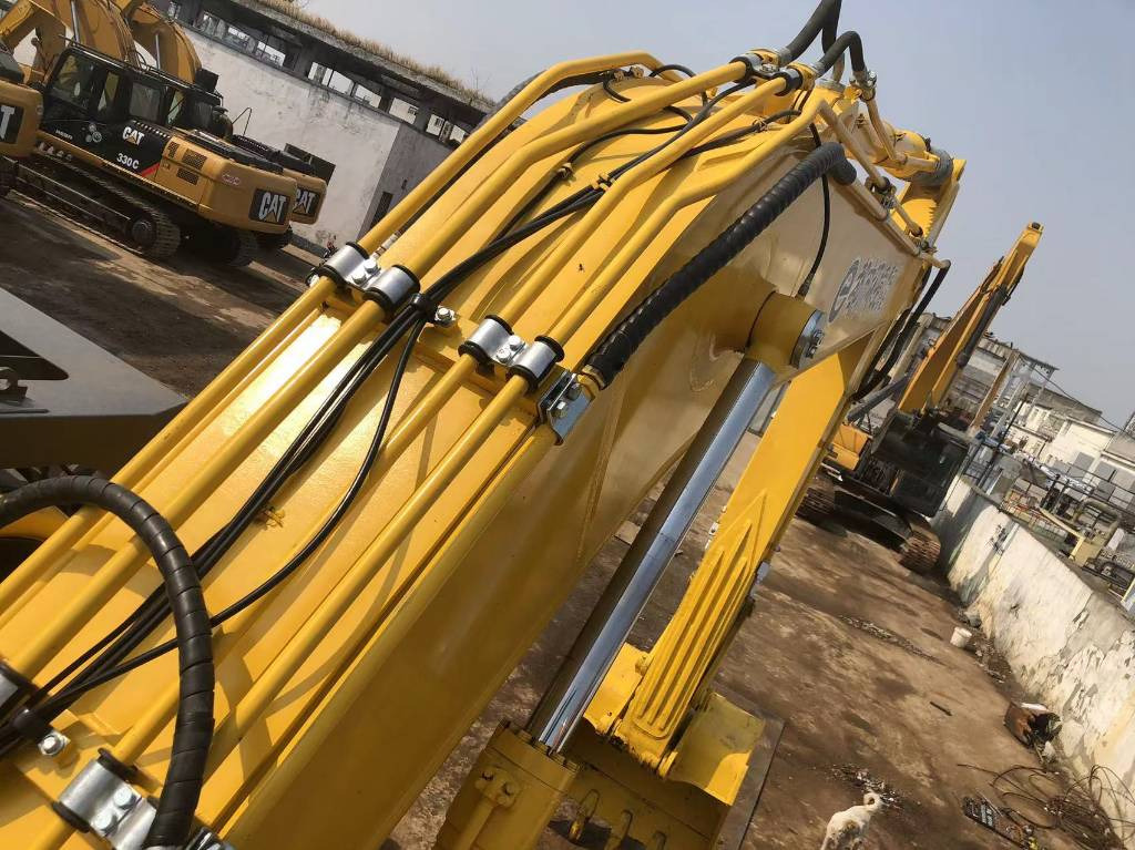 Crawler excavator Komatsu PC 220-8: picture 14