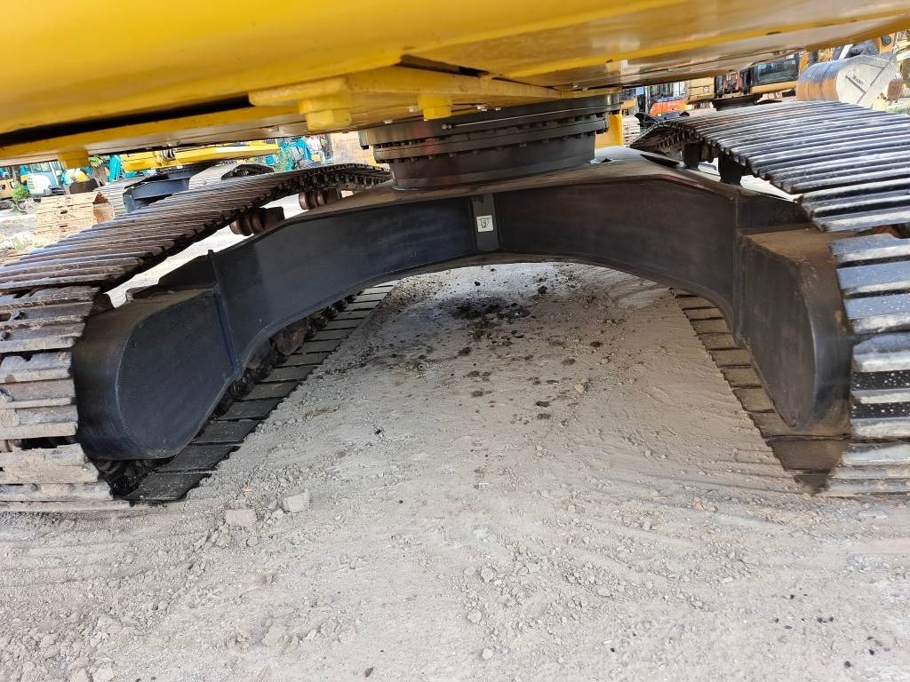 Komatsu PC 220 - Crawler excavator: picture 3 Komatsu PC 220 - Crawler excavator: picture 3