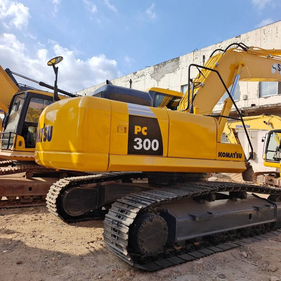 Komatsu PC 300 - Crawler excavator: picture 2 Komatsu PC 300 - Crawler excavator: picture 2