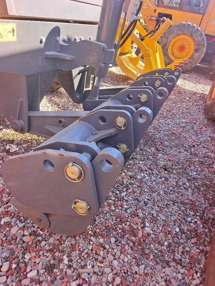 XCMG GR 180 - Grader: picture 5 XCMG GR 180 - Grader: picture 5