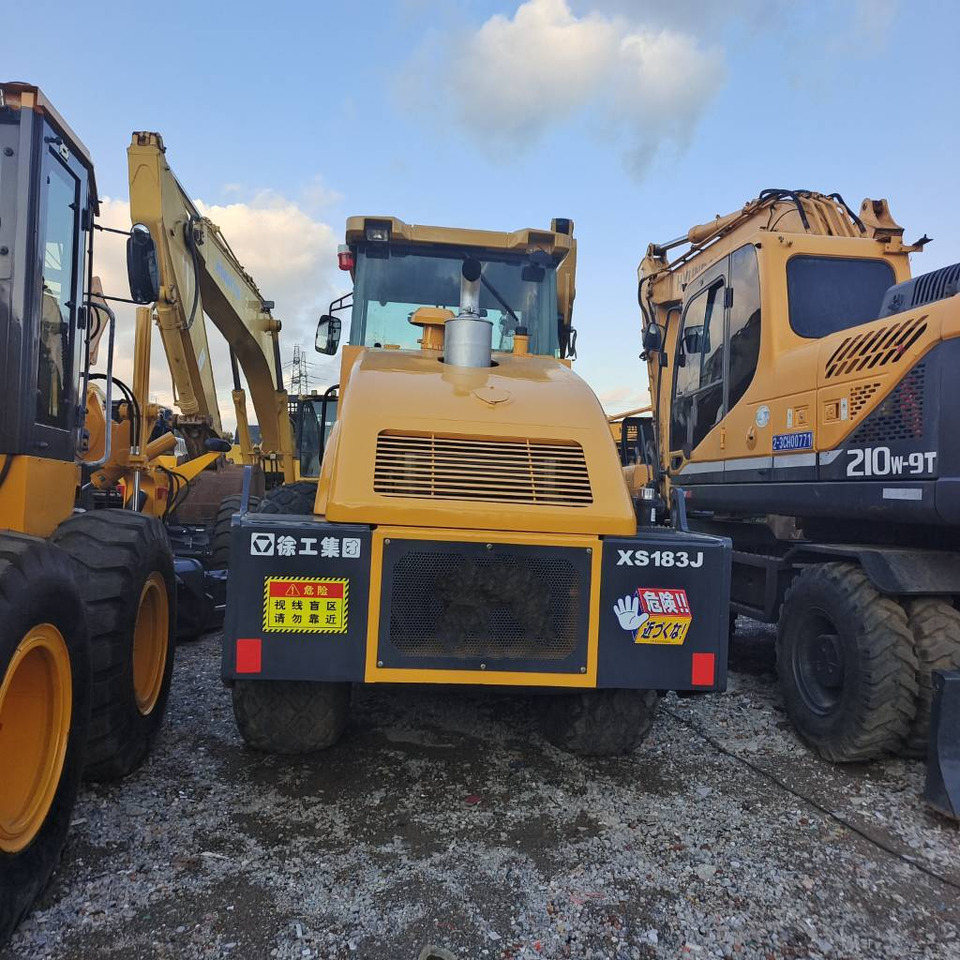 Compactor XCMG XS 183 J: picture 1