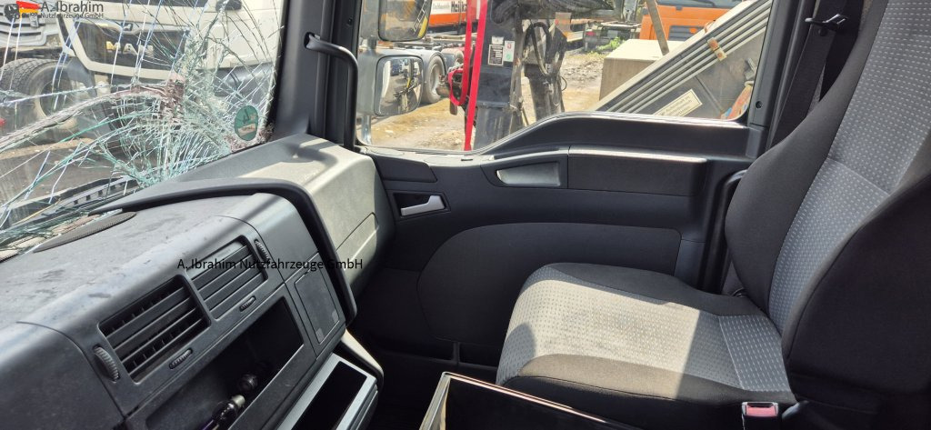 MAN TGL 8.150 4X2 BL Unfallschaden bedingt fahrbereit, Motor ok - Commercial truck: picture 2 MAN TGL 8.150 4X2 BL Unfallschaden bedingt fahrbereit, Motor ok - Commercial truck: picture 2