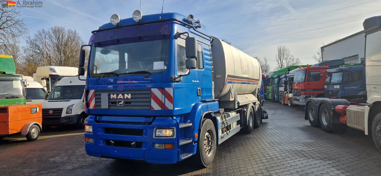 MAN TGA Asphaltspritze Schäfer 20 000 Liters - Tanker truck: picture 1 MAN TGA Asphaltspritze Schäfer 20 000 Liters - Tanker truck: picture 1