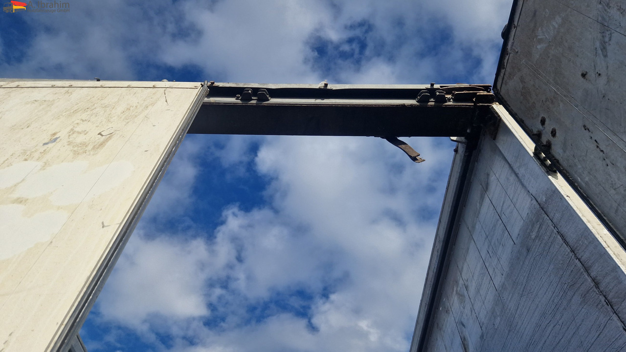 Schmitz SW 24 Schubboden, Liftachse,Ersatzradhalterung Kabelfernbedienung, Trichter - Walking floor semi-trailer: picture 4 Schmitz SW 24 Schubboden, Liftachse,Ersatzradhalterung Kabelfernbedienung, Trichter - Walking floor semi-trailer: picture 4