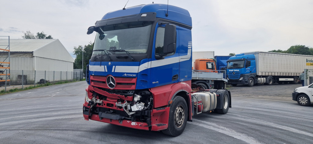 Mercedes-Benz 1843 DB 1843 mit PTU für Kompressor Unfall, bedingt fahrbereit. Video vorh. - Tractor truck: picture 1 Mercedes-Benz 1843 DB 1843 mit PTU für Kompressor Unfall, bedingt fahrbereit. Video vorh. - Tractor truck: picture 1