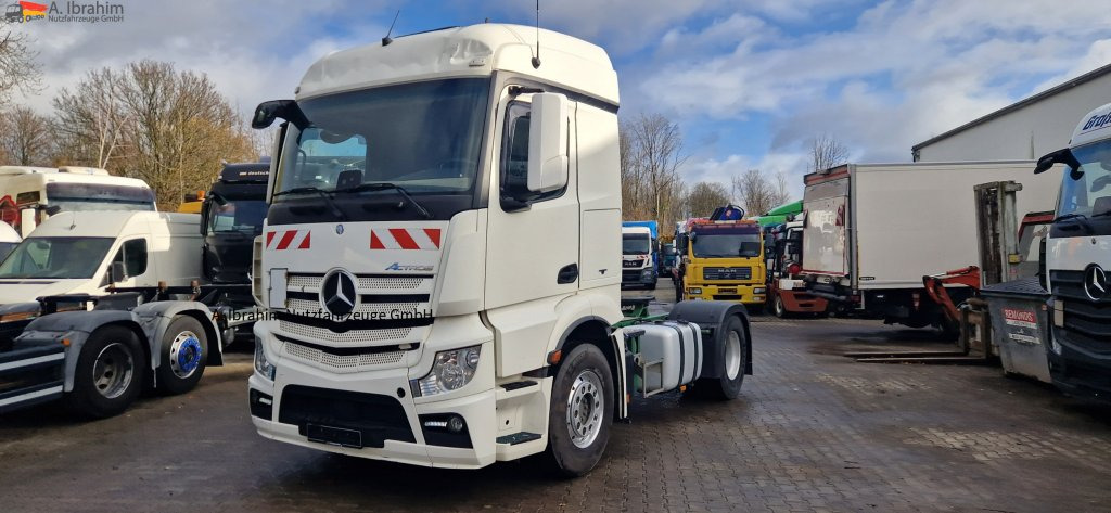 Mercedes-Benz 1843 DB 1843 mit PTU für Kompressor leichte Beule am Dach - Tractor truck: picture 1 Mercedes-Benz 1843 DB 1843 mit PTU für Kompressor leichte Beule am Dach - Tractor truck: picture 1