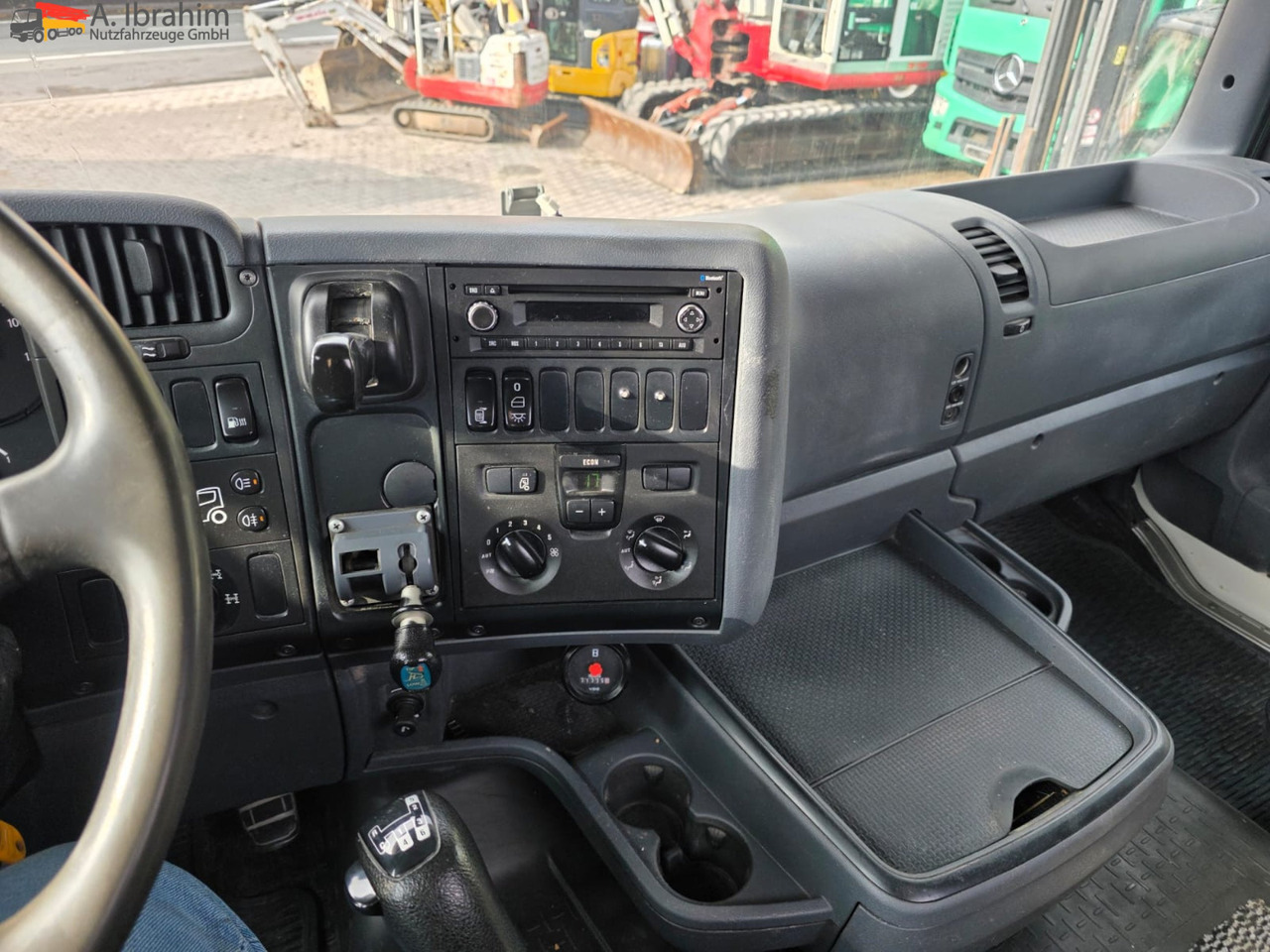 Scania R560 | 6x4 | V8 | Blatt Blatt | Schaltgetriebe | Kipphydraulik | Klima | Trommelbremse| 3 Pedals - Tractor truck: picture 3 Scania R560 | 6x4 | V8 | Blatt Blatt | Schaltgetriebe | Kipphydraulik | Klima | Trommelbremse| 3 Pedals - Tractor truck: picture 3