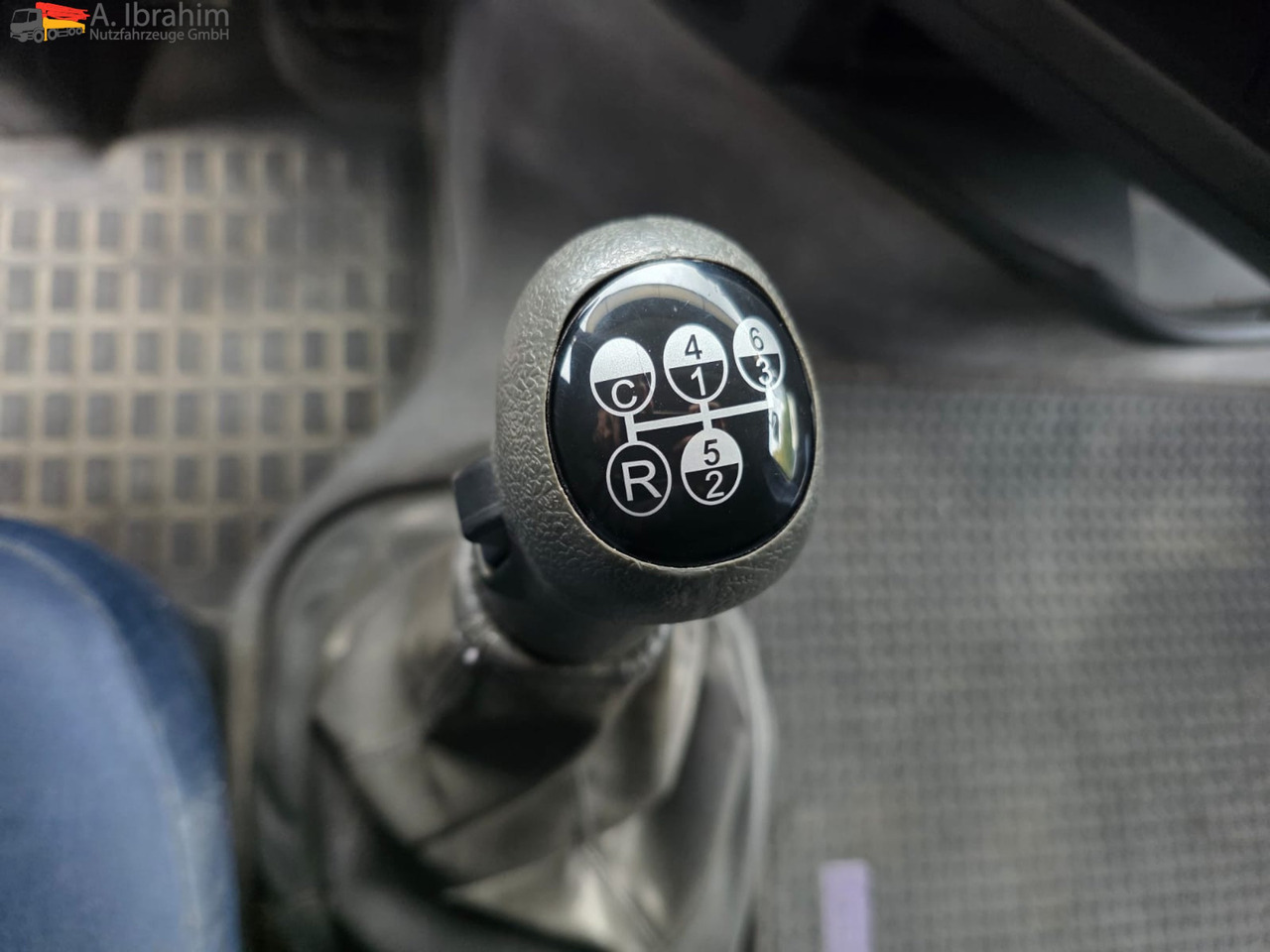 Volvo FH 520 | 6x4 | Schaltgetriebe | Blatt Blatt Klima | Trommelbremse | 3 Pedals - Tractor truck: picture 2 Volvo FH 520 | 6x4 | Schaltgetriebe | Blatt Blatt Klima | Trommelbremse | 3 Pedals - Tractor truck: picture 2