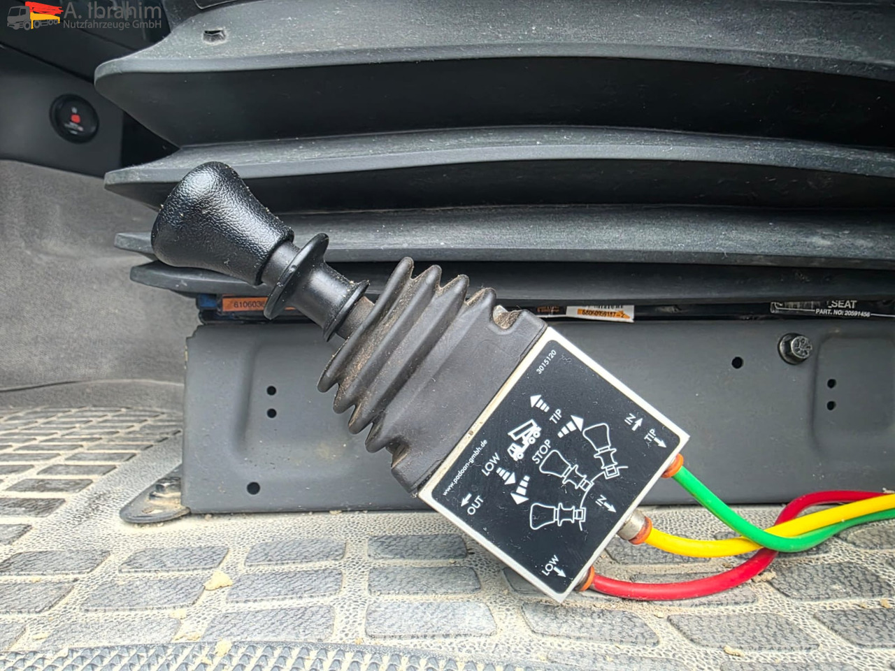 Volvo FH 520 | 6x4 | Schaltgetriebe | Blatt Blatt Klima | Trommelbremse | 3 Pedals - Tractor truck: picture 4 Volvo FH 520 | 6x4 | Schaltgetriebe | Blatt Blatt Klima | Trommelbremse | 3 Pedals - Tractor truck: picture 4