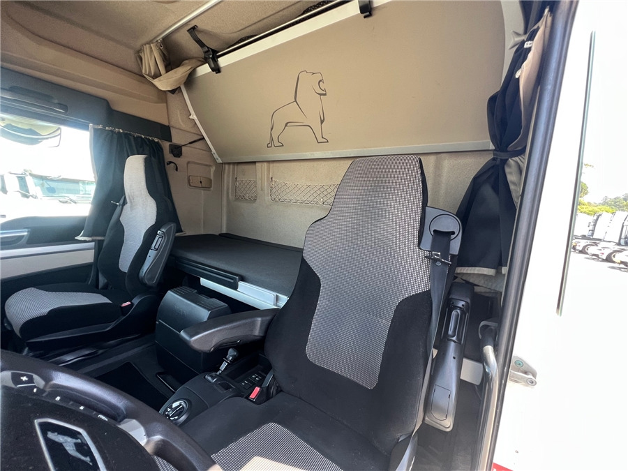 Tractor truck MAN TGX 18.460: picture 14