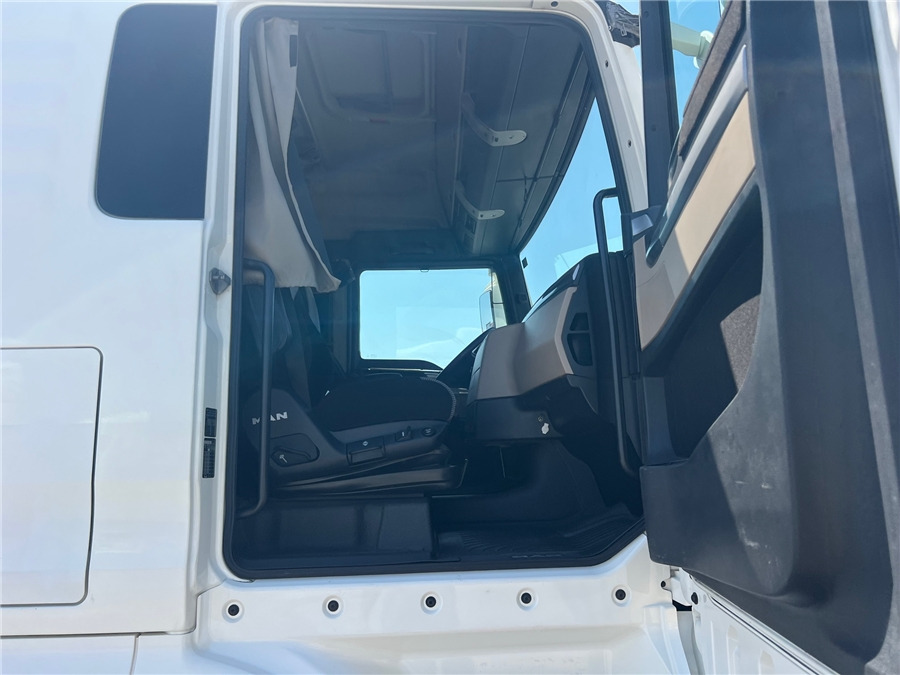 Tractor truck MAN TGX 18.460: picture 11