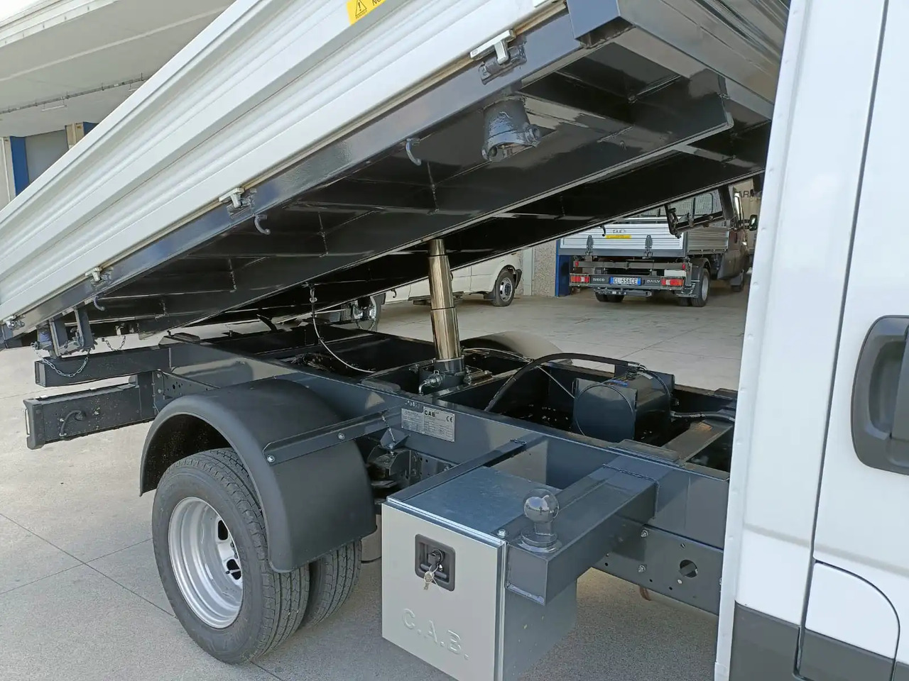 Tipper van IVECO DAILY 35C16 3000 cc KM 0: picture 5