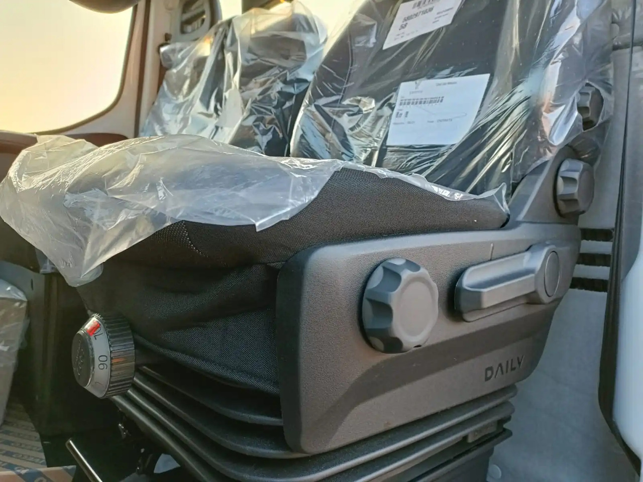 Curtain side van IVECO DAILY 35C16 3000 cc KM 0: picture 12