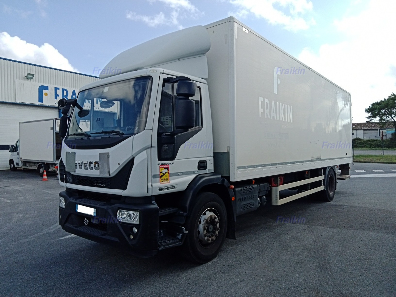 IVECO EUROCARGO 180/190EL25P - Box truck: picture 1 IVECO EUROCARGO 180/190EL25P - Box truck: picture 1