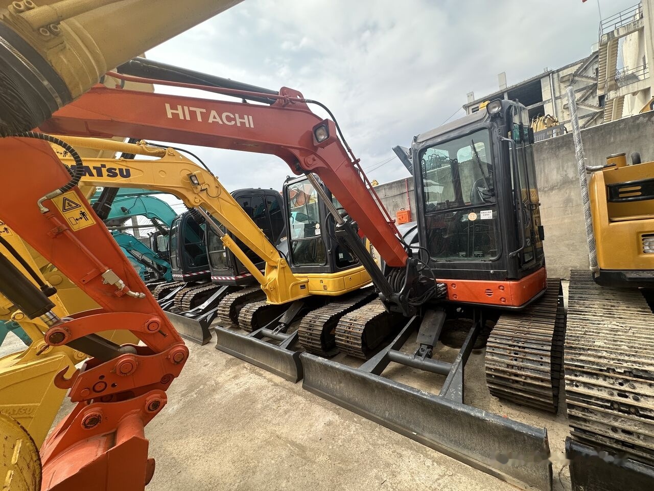 Hitachi ZX50U-2 - Mini excavator: picture 2 Hitachi ZX50U-2 - Mini excavator: picture 2