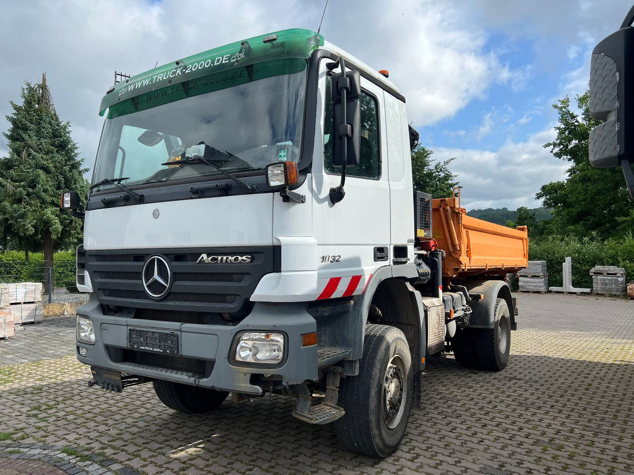 Mercedes-Benz 1832 AK PK 10500 - Tipper, Crane truck: picture 3 Mercedes-Benz 1832 AK PK 10500 - Tipper, Crane truck: picture 3