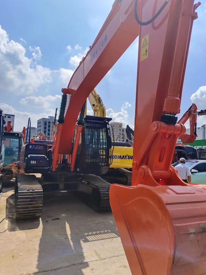 HITACHI ZX200 - Crawler excavator: picture 3 HITACHI ZX200 - Crawler excavator: picture 3