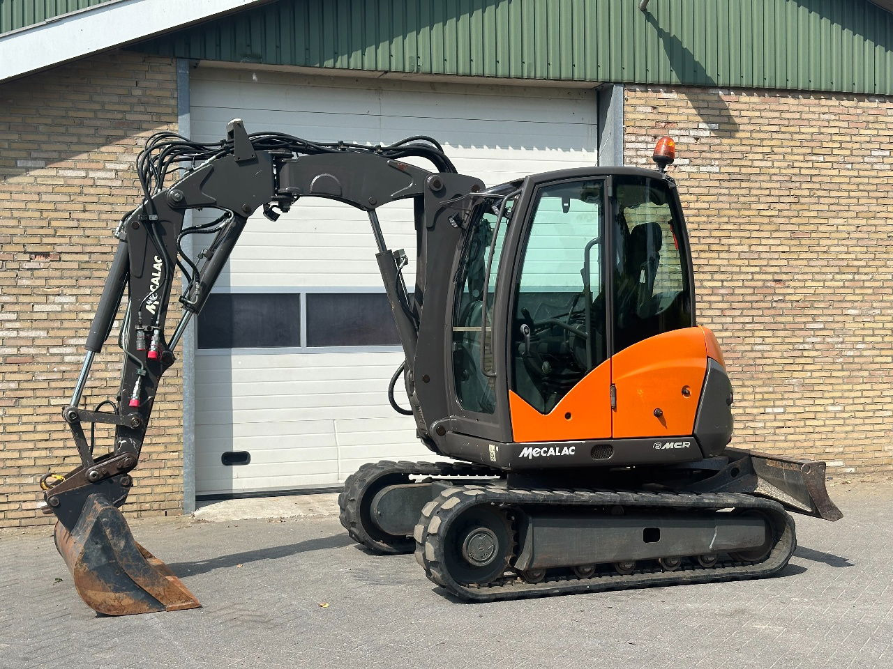 Mecalac 6MCR - Mini excavator: picture 1 Mecalac 6MCR - Mini excavator: picture 1