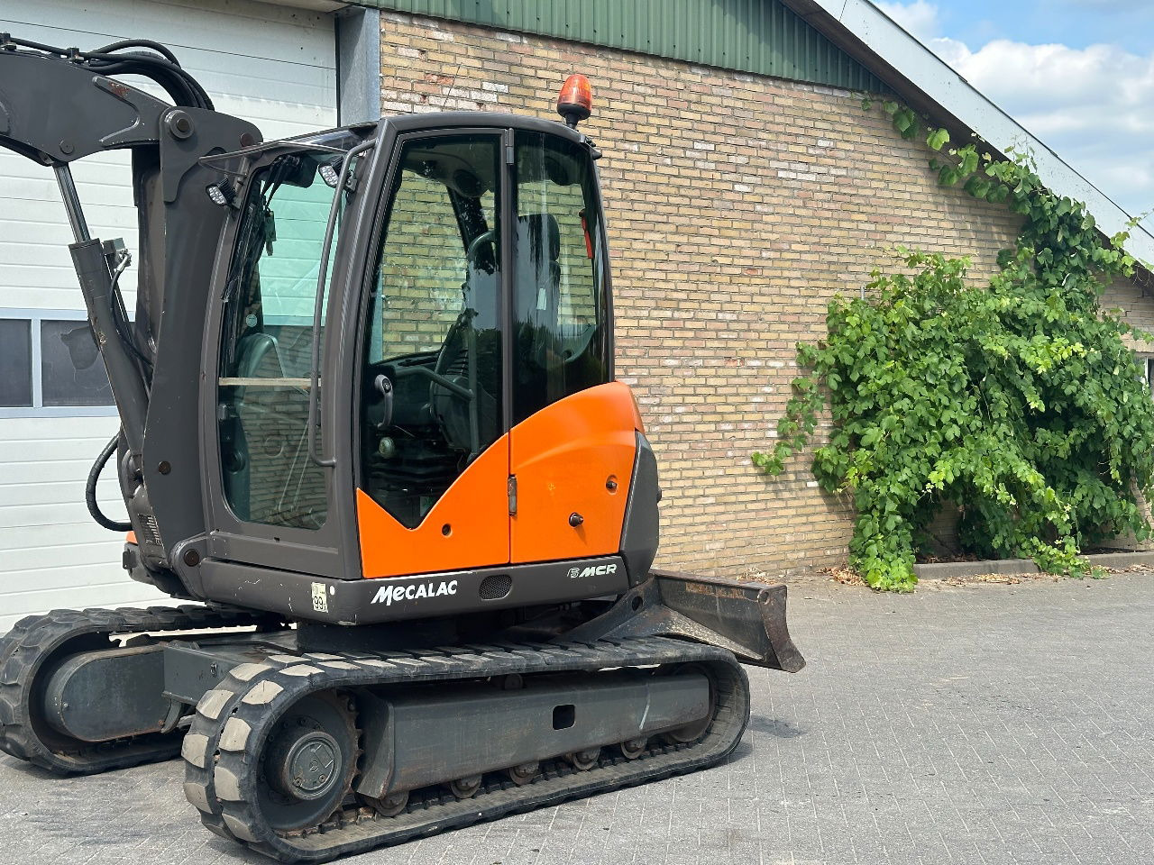Mecalac 6MCR - Mini excavator: picture 4 Mecalac 6MCR - Mini excavator: picture 4