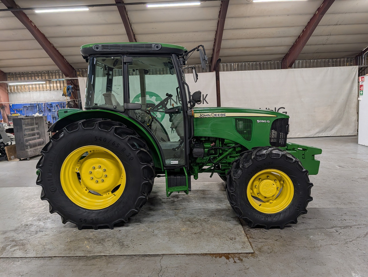 John Deere 5090G - Farm tractor: picture 5 John Deere 5090G - Farm tractor: picture 5
